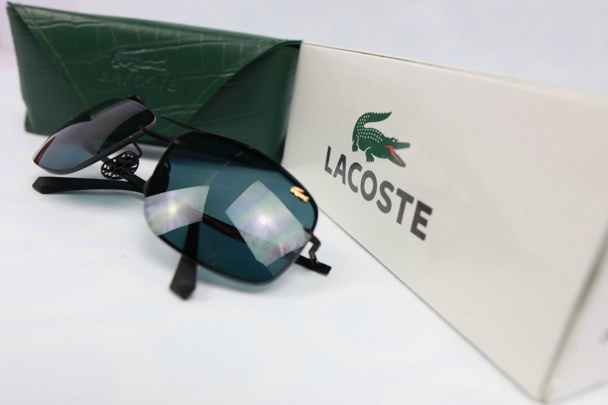 Lacoste L8215S - Chashmatoo